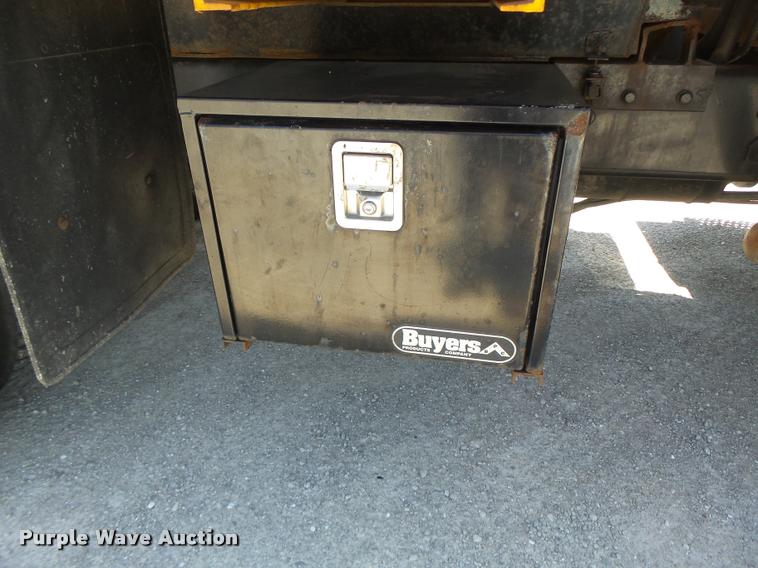 image for item DB1330 2002 International 4900 dump truck