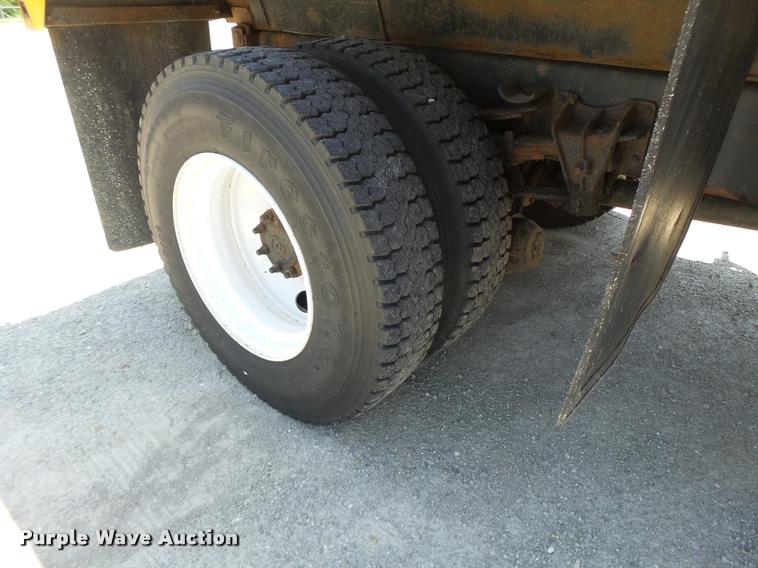 image for item DB1330 2002 International 4900 dump truck