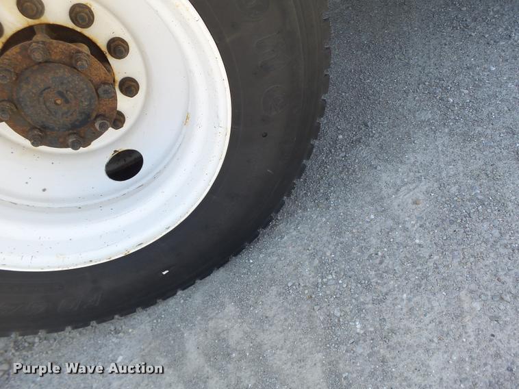 image for item DB1330 2002 International 4900 dump truck