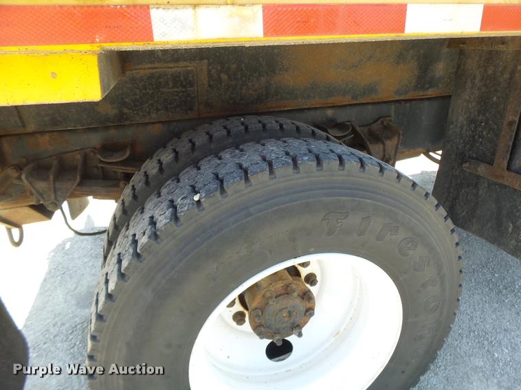 image for item DB1330 2002 International 4900 dump truck