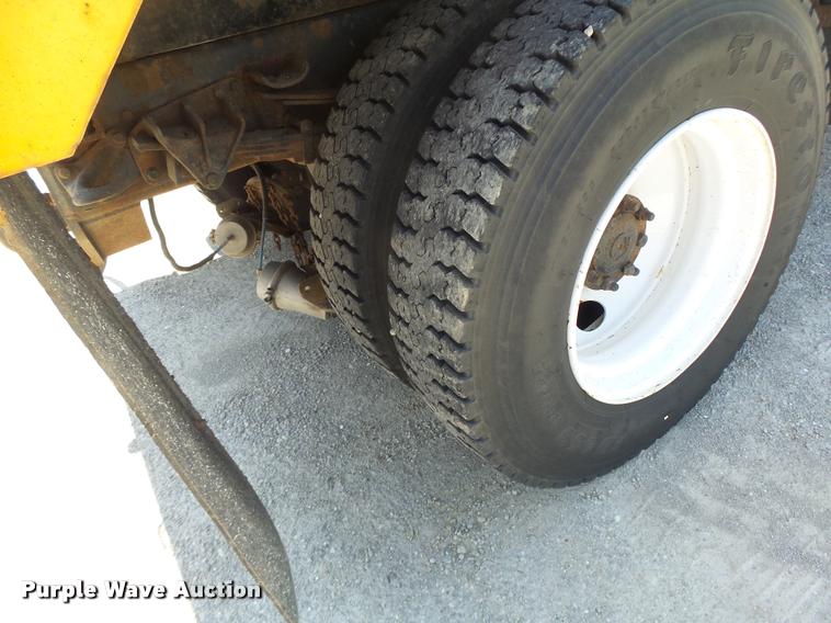 image for item DB1330 2002 International 4900 dump truck