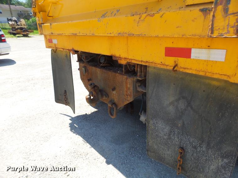 image for item DB1330 2002 International 4900 dump truck