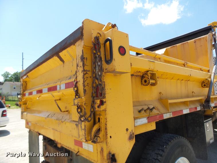 image for item DB1330 2002 International 4900 dump truck