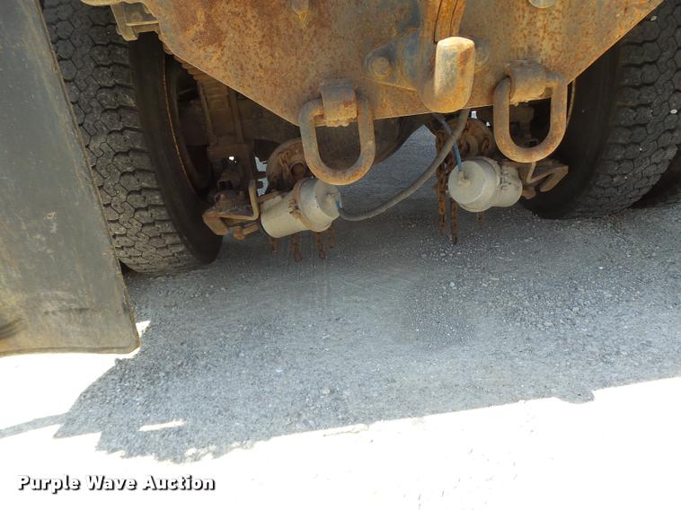 image for item DB1330 2002 International 4900 dump truck