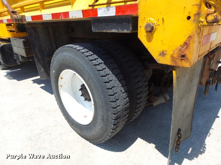 image for item DB1330 2002 International 4900 dump truck