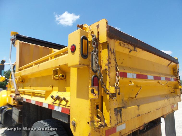 image for item DB1330 2002 International 4900 dump truck