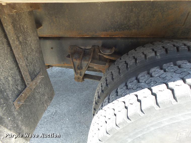 image for item DB1330 2002 International 4900 dump truck