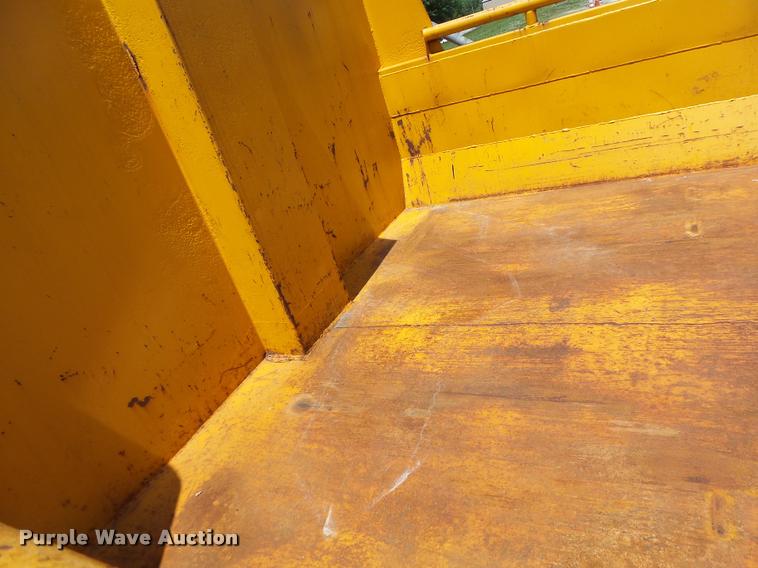 image for item DB1330 2002 International 4900 dump truck