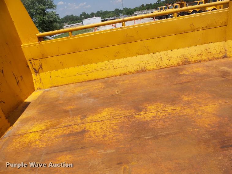 image for item DB1330 2002 International 4900 dump truck