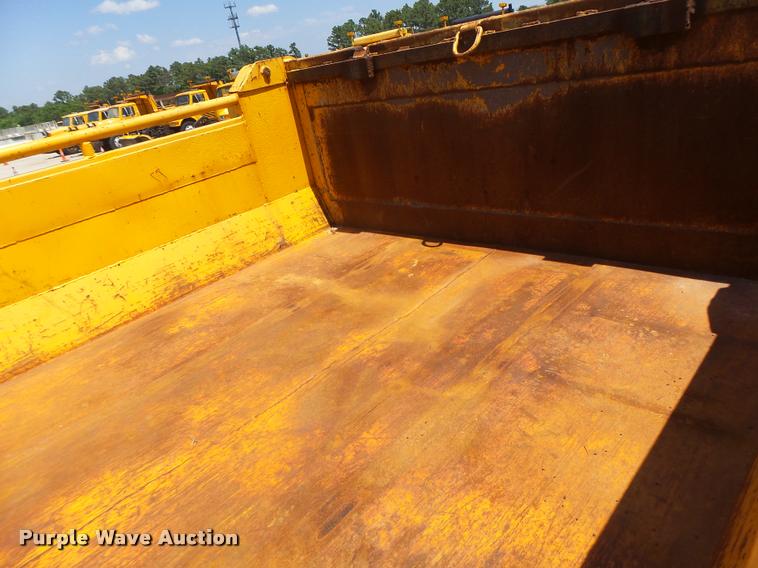 image for item DB1330 2002 International 4900 dump truck