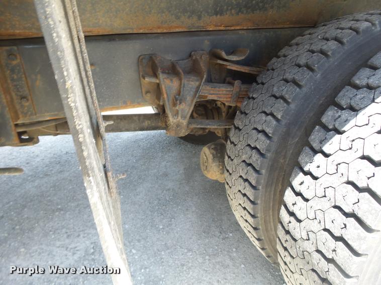 image for item DB1330 2002 International 4900 dump truck