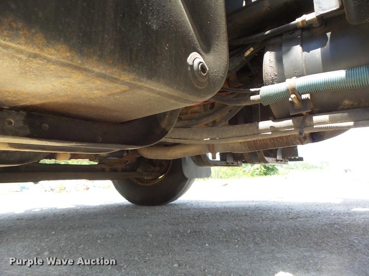 image for item DB1330 2002 International 4900 dump truck