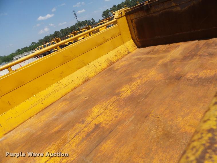 image for item DB1330 2002 International 4900 dump truck