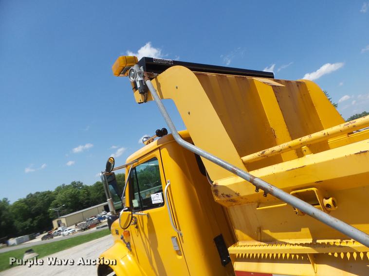 image for item DB1330 2002 International 4900 dump truck