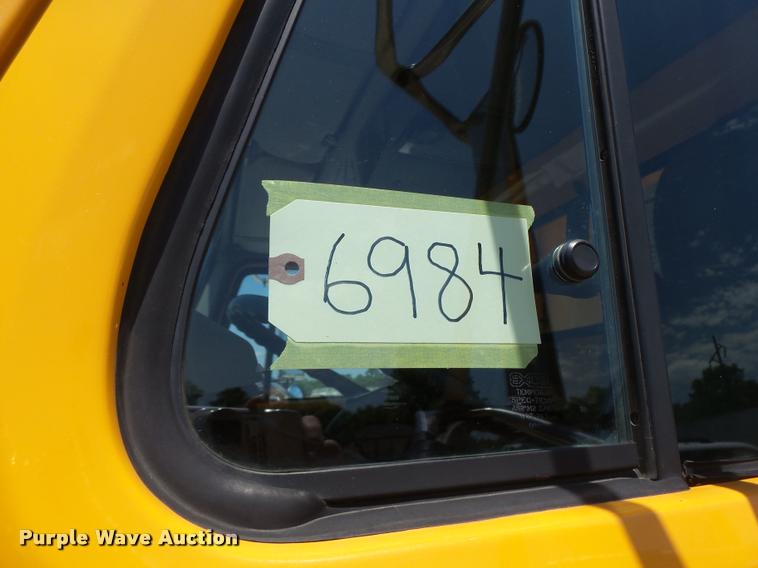 image for item DB1330 2002 International 4900 dump truck