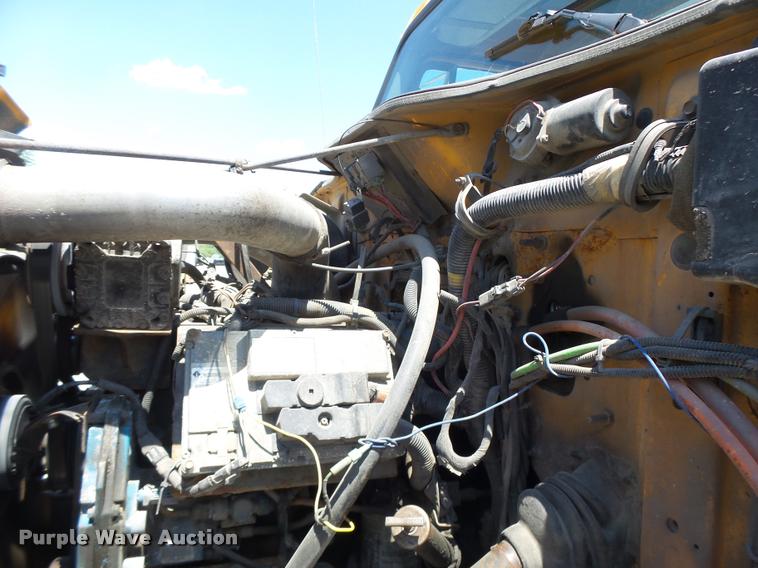 image for item DB1330 2002 International 4900 dump truck