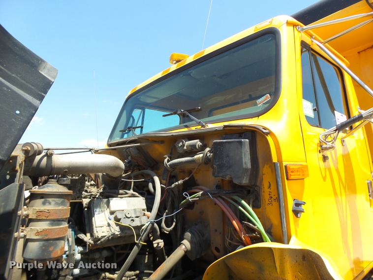 image for item DB1330 2002 International 4900 dump truck