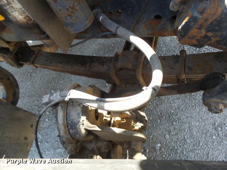 image for item DB1330 2002 International 4900 dump truck