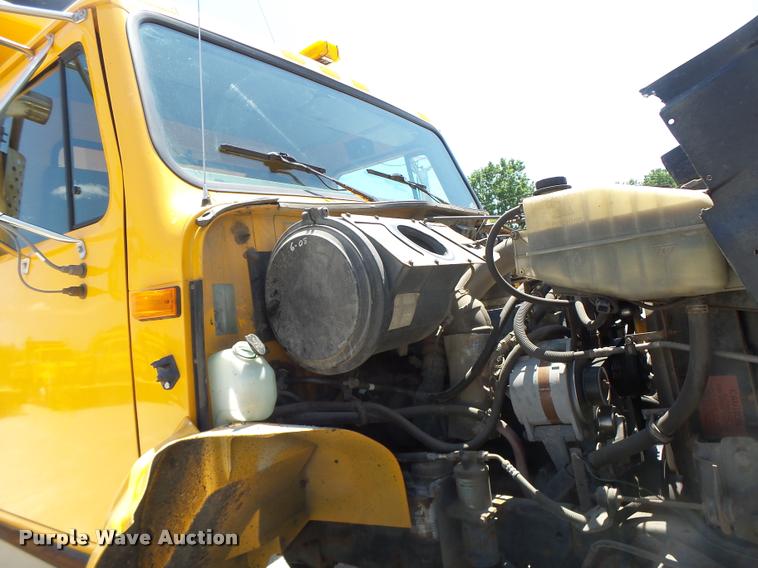 image for item DB1330 2002 International 4900 dump truck