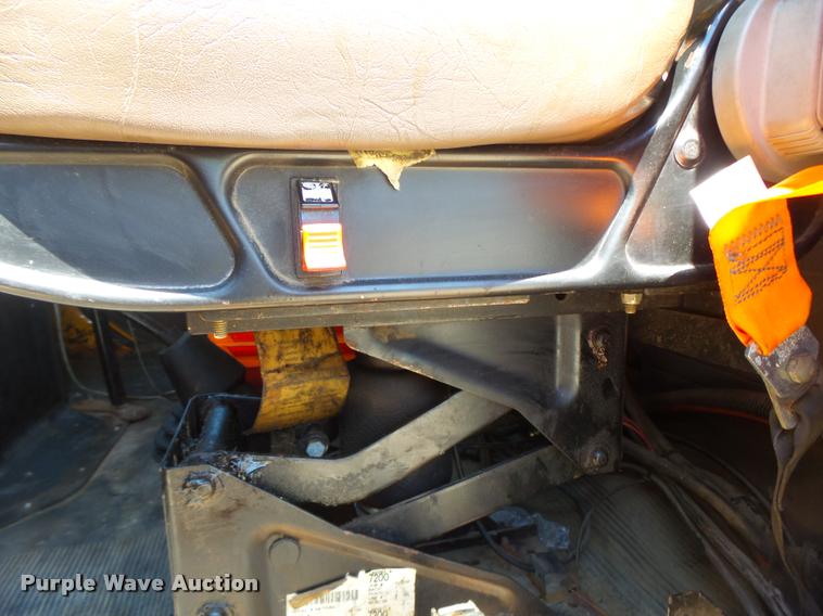 image for item DB1330 2002 International 4900 dump truck