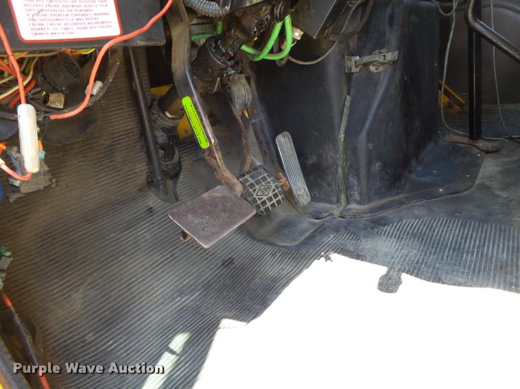 image for item DB1330 2002 International 4900 dump truck