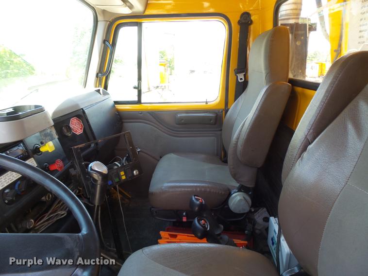 image for item DB1330 2002 International 4900 dump truck