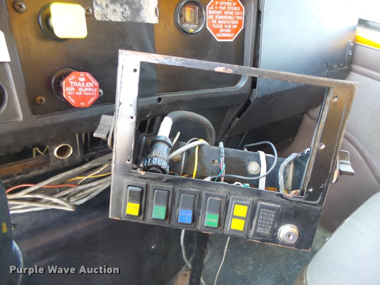 image for item DB1330 2002 International 4900 dump truck