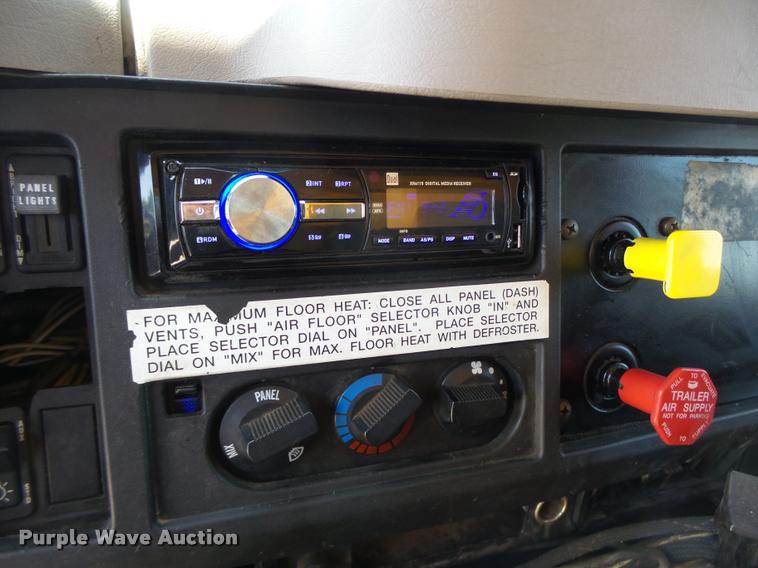 image for item DB1330 2002 International 4900 dump truck