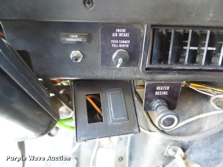 image for item DB1330 2002 International 4900 dump truck