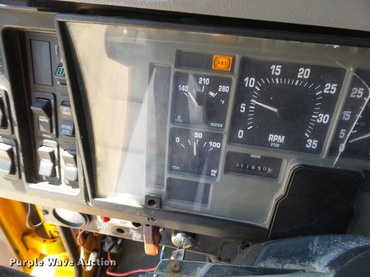 image for item DB1330 2002 International 4900 dump truck