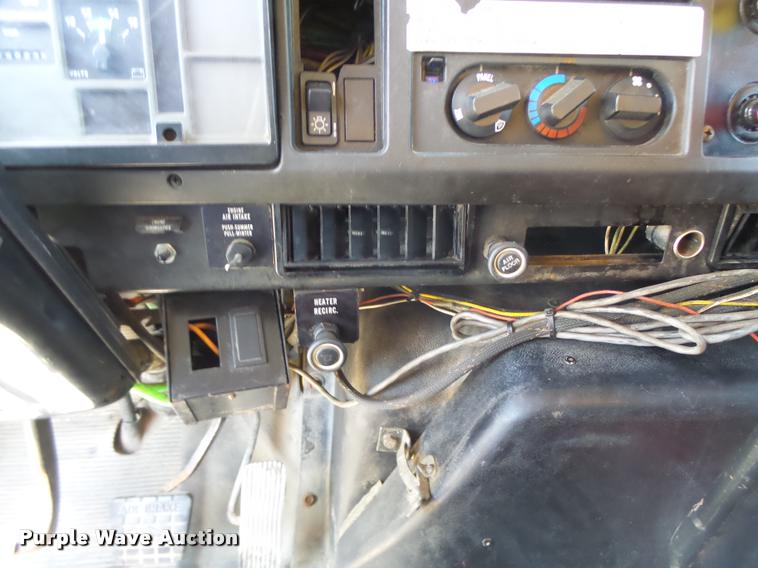 image for item DB1330 2002 International 4900 dump truck