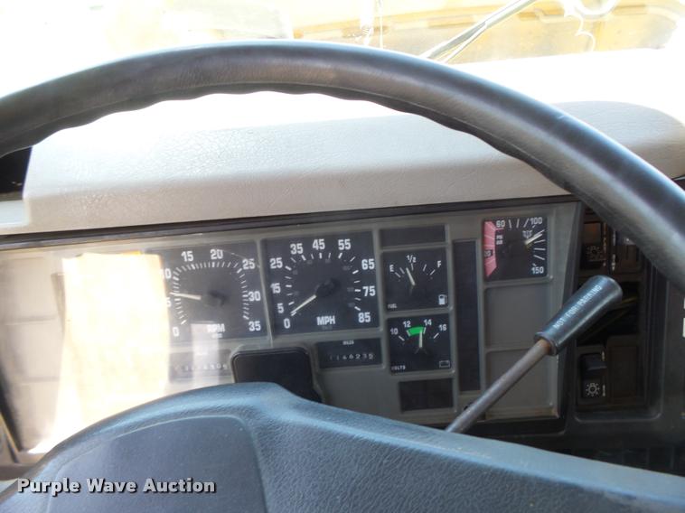 image for item DB1330 2002 International 4900 dump truck