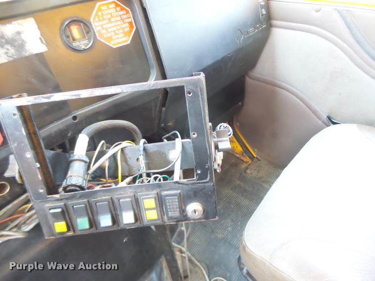 image for item DB1330 2002 International 4900 dump truck