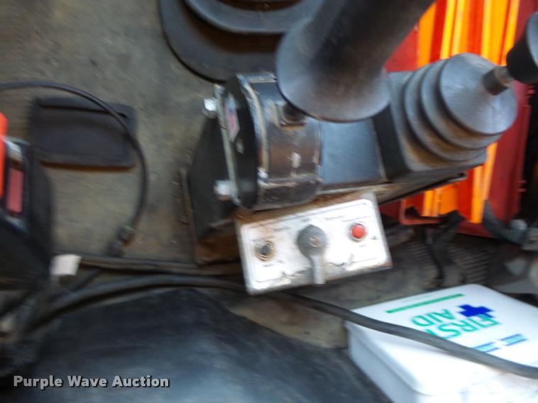 image for item DB1330 2002 International 4900 dump truck