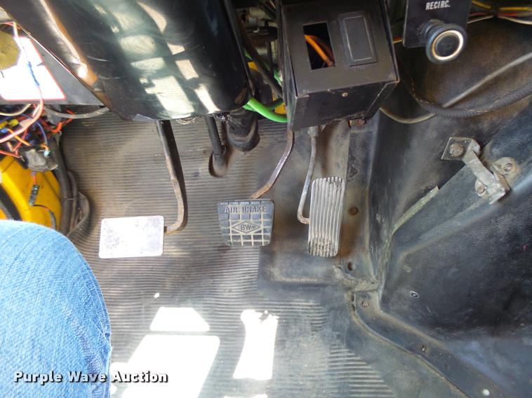 image for item DB1330 2002 International 4900 dump truck