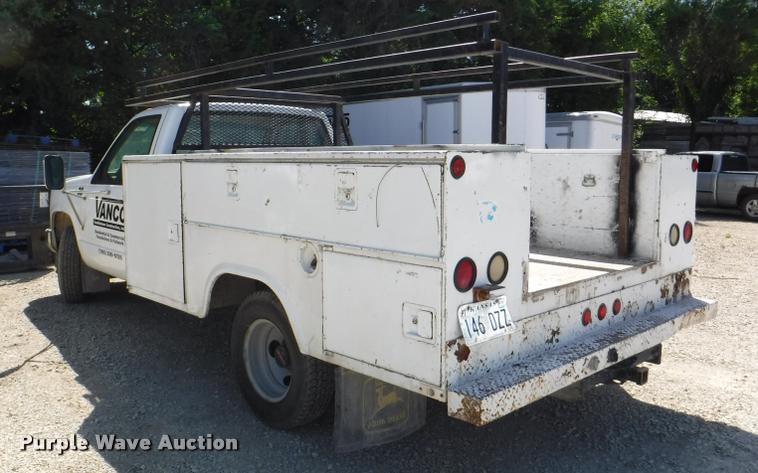 image for item DB3996 1993 GMC Sierra 3500 utility truck