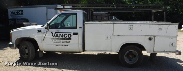 image for item DB3996 1993 GMC Sierra 3500 utility truck