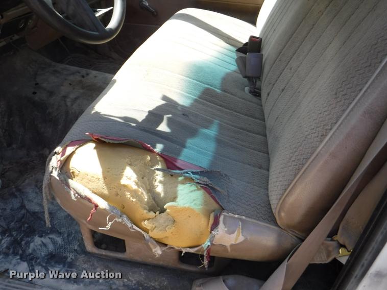 image for item DB3996 1993 GMC Sierra 3500 utility truck