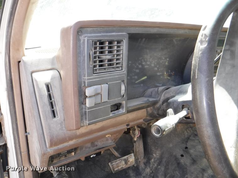 image for item DB3996 1993 GMC Sierra 3500 utility truck