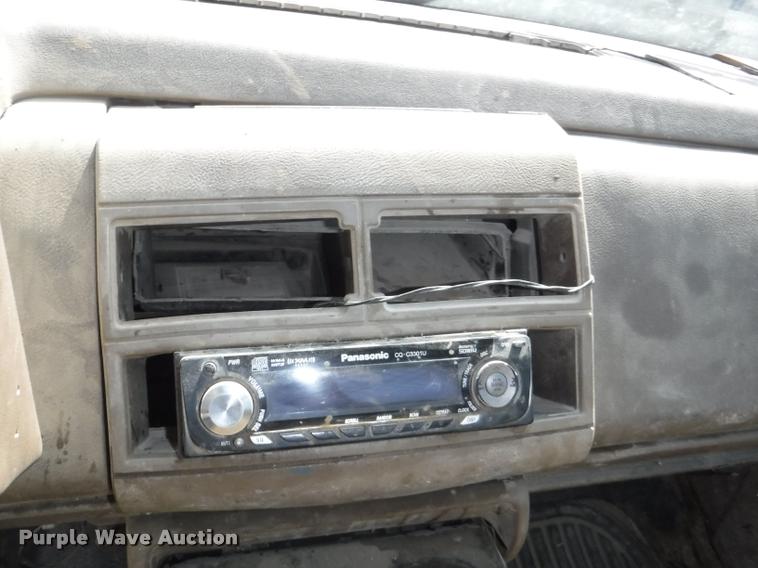 image for item DB3996 1993 GMC Sierra 3500 utility truck