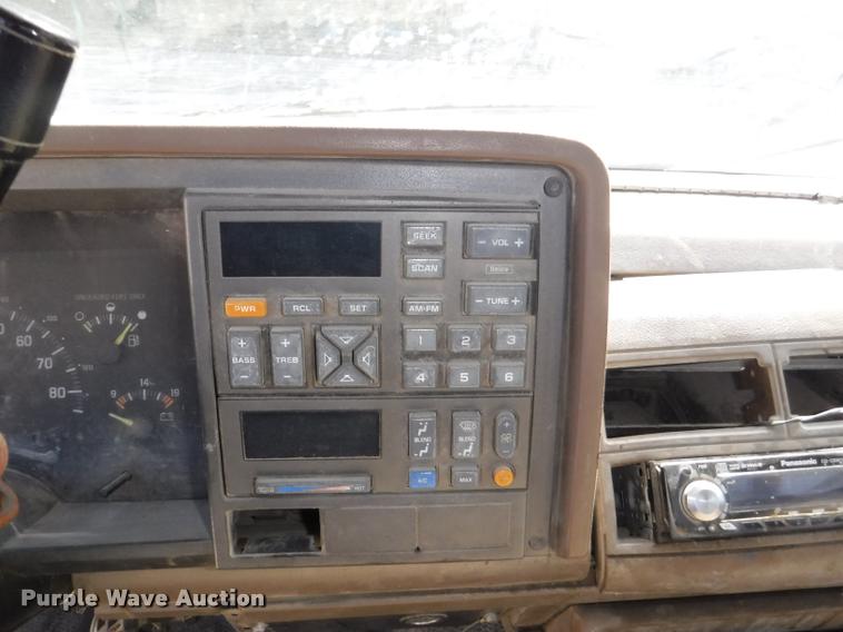 image for item DB3996 1993 GMC Sierra 3500 utility truck