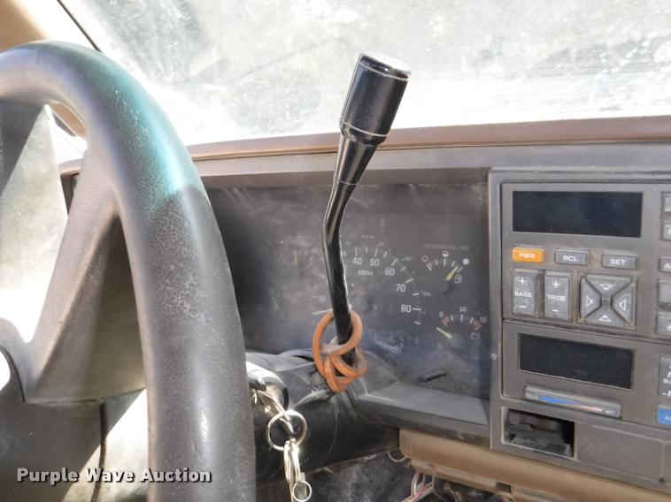 image for item DB3996 1993 GMC Sierra 3500 utility truck