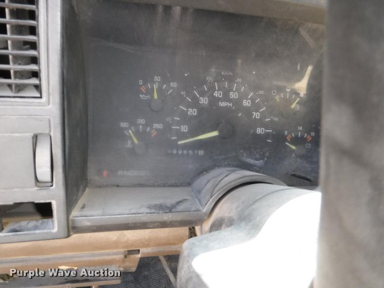 image for item DB3996 1993 GMC Sierra 3500 utility truck