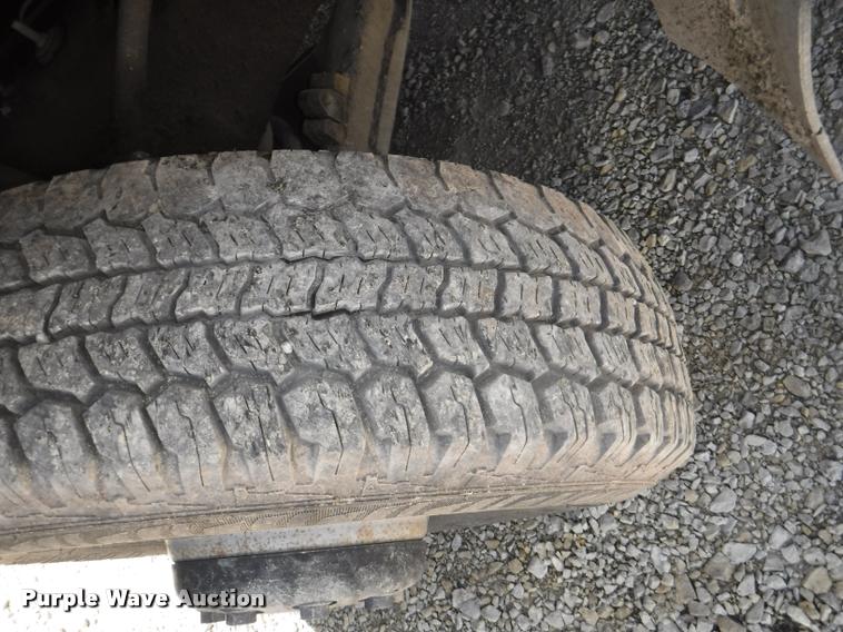 image for item DB3996 1993 GMC Sierra 3500 utility truck