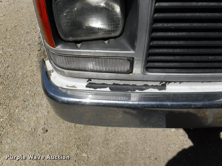 image for item DB3996 1993 GMC Sierra 3500 utility truck