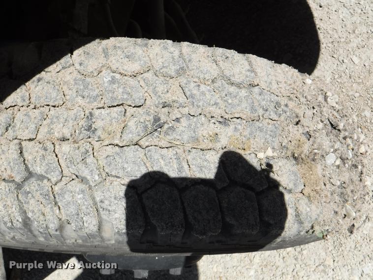 image for item DB3996 1993 GMC Sierra 3500 utility truck