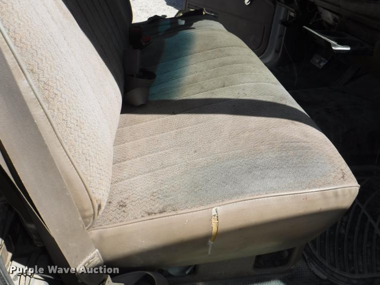 image for item DB3996 1993 GMC Sierra 3500 utility truck