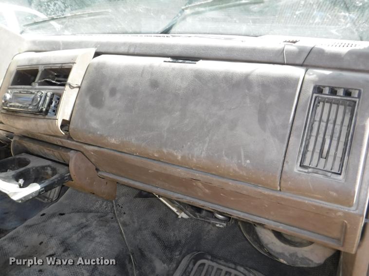 image for item DB3996 1993 GMC Sierra 3500 utility truck