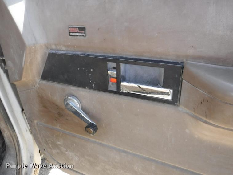 image for item DB3996 1993 GMC Sierra 3500 utility truck