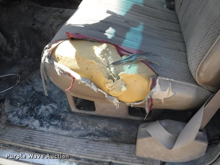 image for item DB3996 1993 GMC Sierra 3500 utility truck